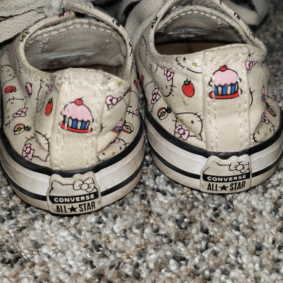 Hello Kitty × Converse Sneakers with Apple Accents - Picture 7 of 11